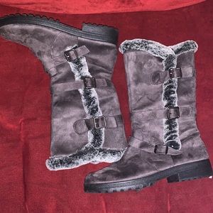 Women’s boots size 10